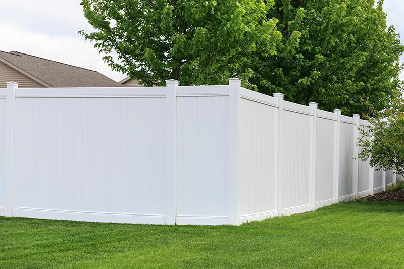 Solid vinyl privacy fence